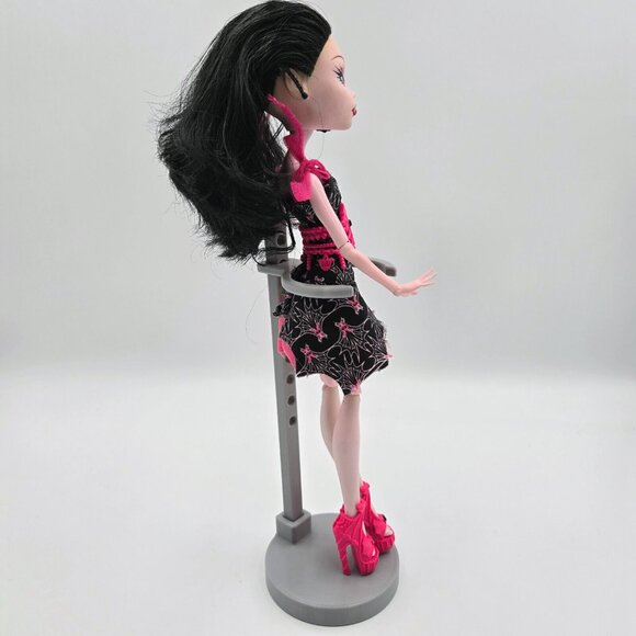 Monster High Draculaura Frights Camera Action Black Carpet Doll Mattel 2008 Read - Picture 8 of 16